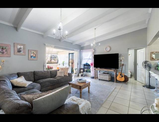 3 BEDROOM HOUSE FOR SALE IN ISLAND VIEW